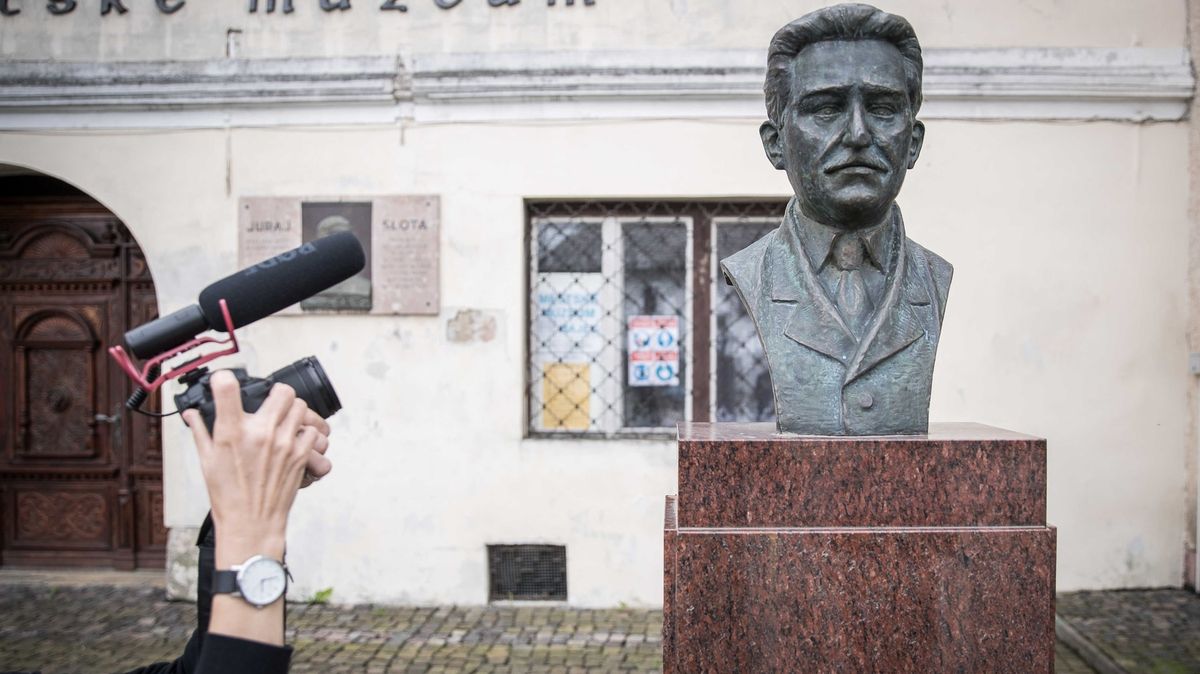 Ve slovenském městě Rajec odstranili bustu válečného zločince Ďurčanského. Byla tam 14 let